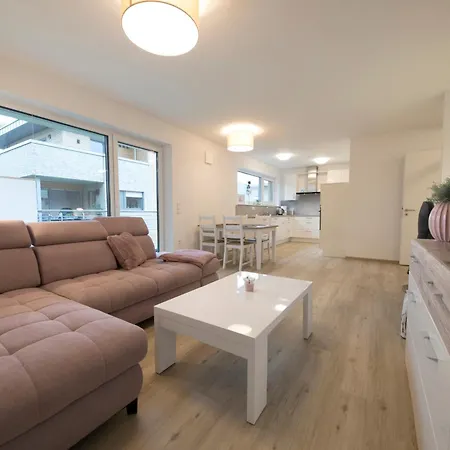 5 Block Queen Apartment